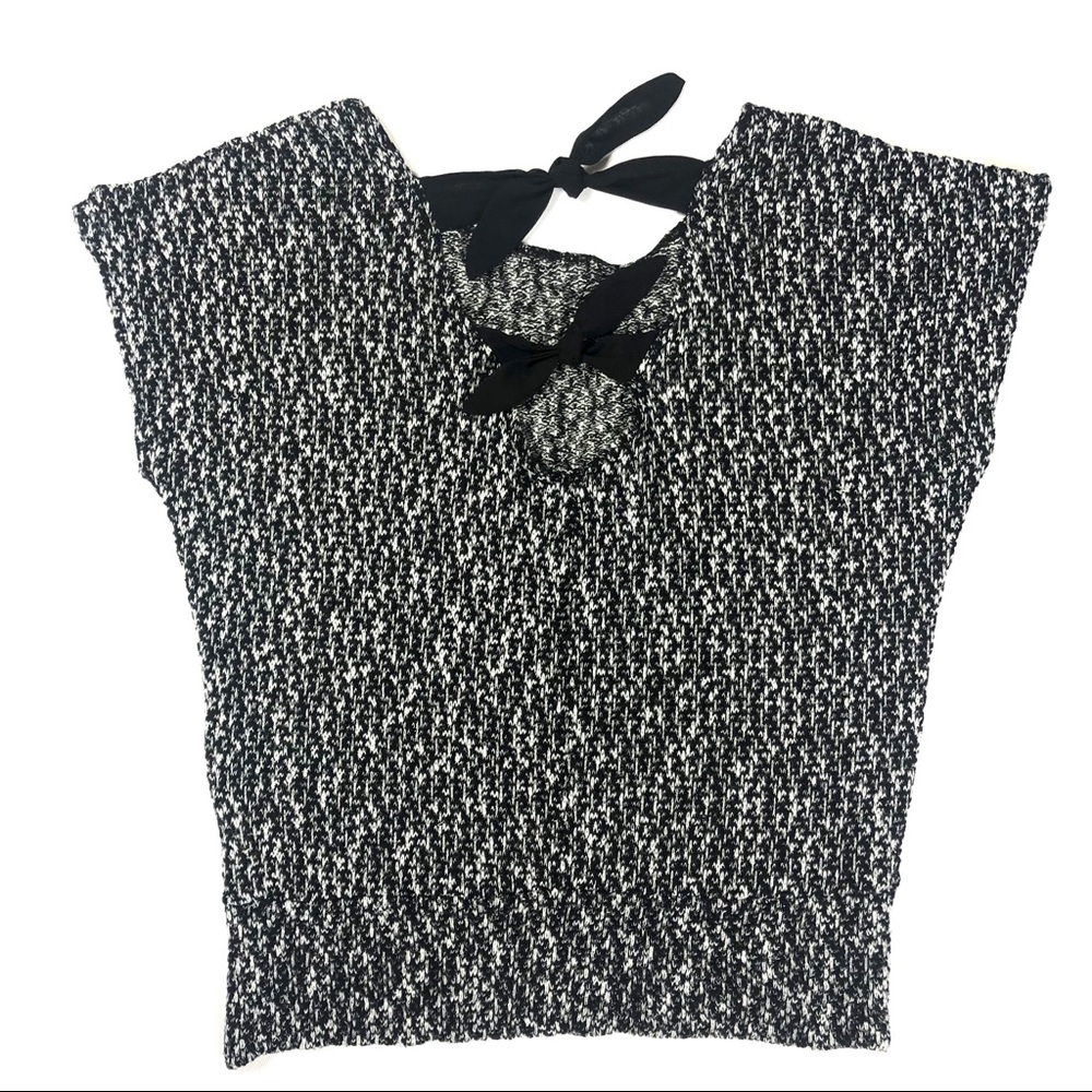 A. Byer black & white top with ties on back size s